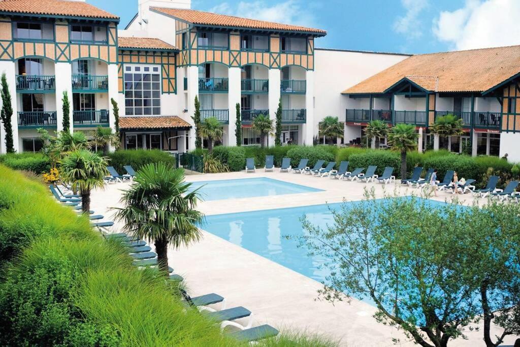 Appartement Au Domaine Du Golf Dans Residence De Vacance Мольетс-е-Маа Екстериор снимка